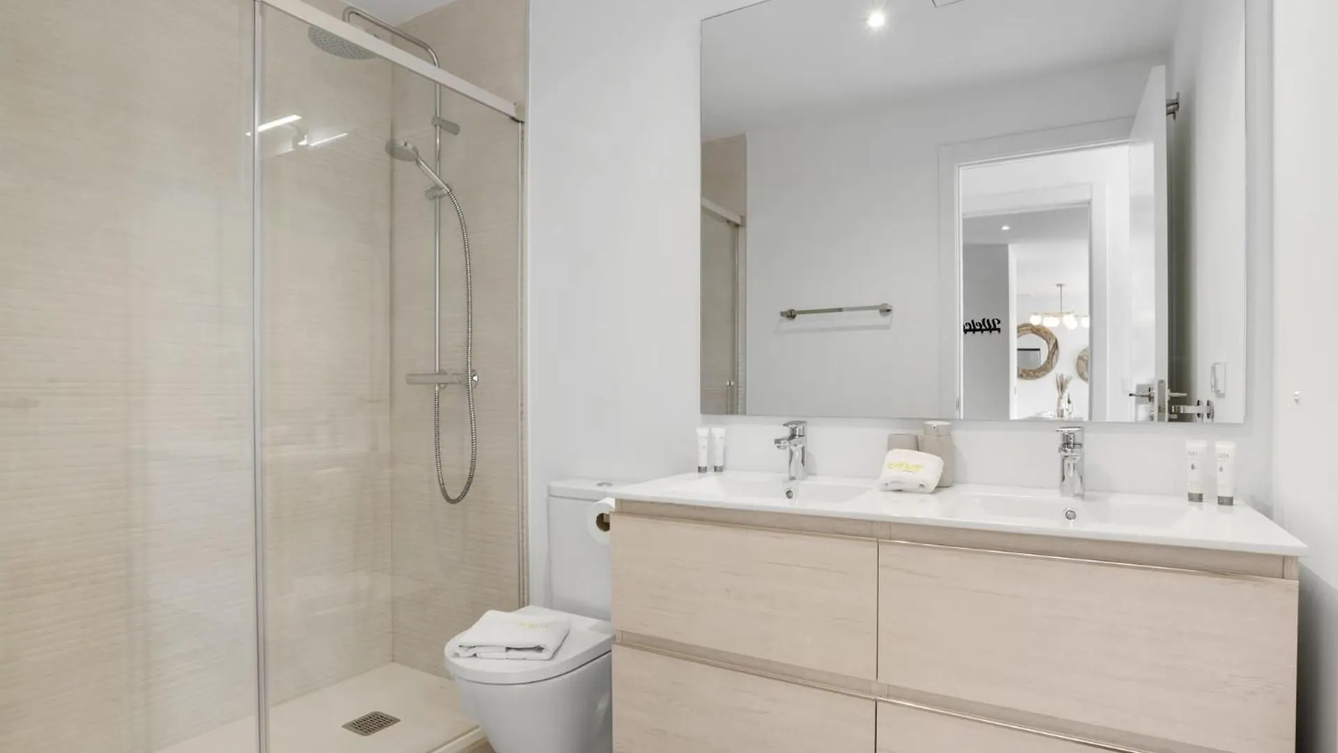 Vivi Homes - Vanisha Estepona
