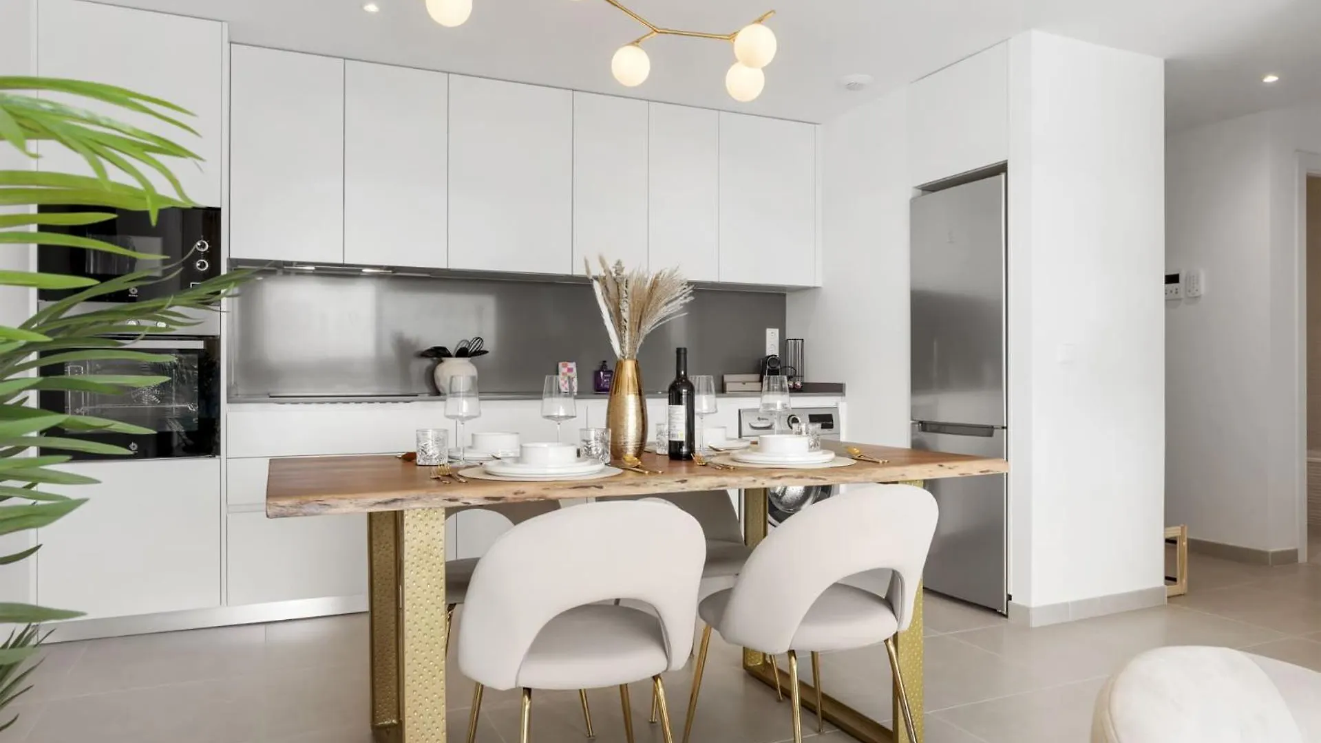Vivi Homes - Vanisha Estepona